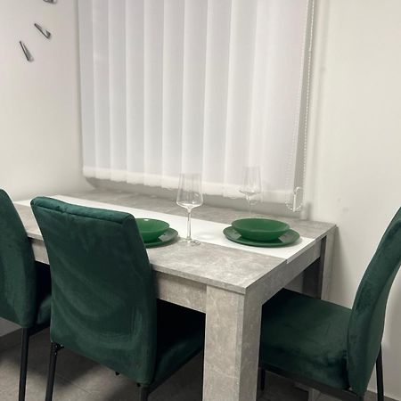 Agate Apartment Belgrado Esterno foto